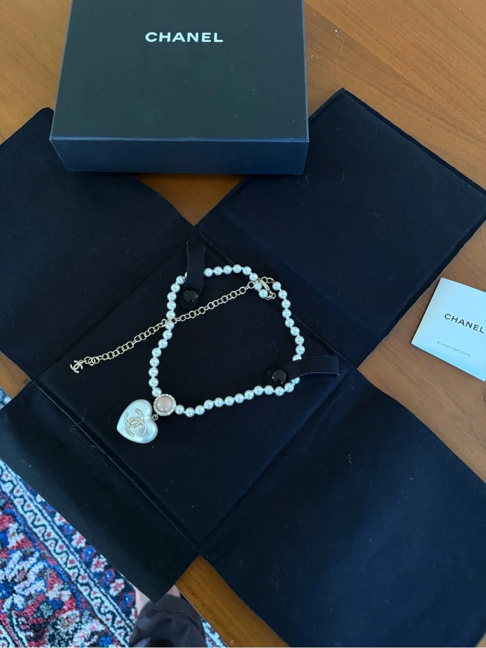 CHANEL Pearl Necklace with Gold Heart Pendant and Pink Accent - Picture 2 of 3
